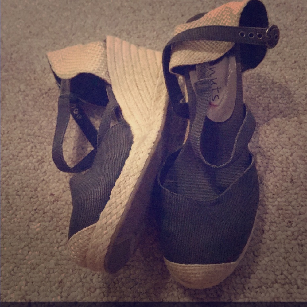 Wedge heels
